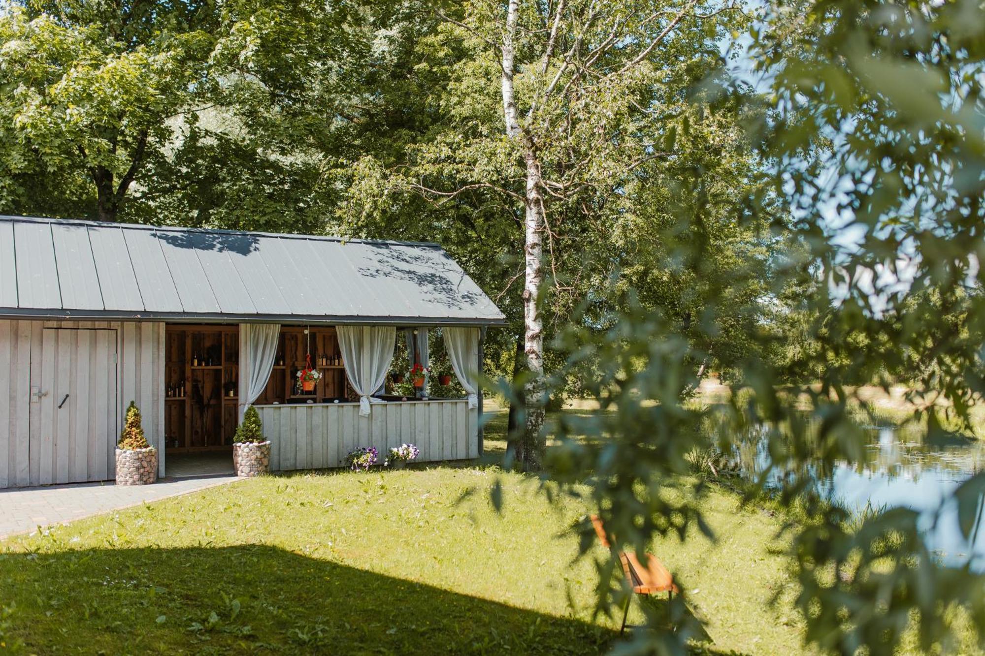 Saules Iela 2A Aparthotel Saldus Exteriör bild